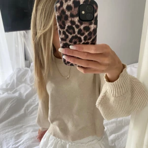 stickad tröja - Storlek L men passar mig som annars har xs/s💕  Helt ny med prislapp kvar!!