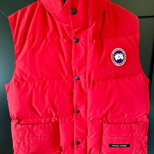 Canada goose vest - Canada goose vest size m with no visible wear.