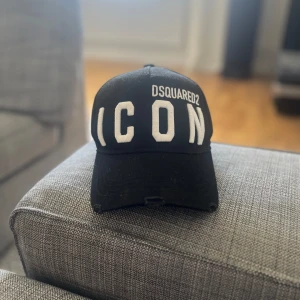 DSQUARED2 keps  - Bra pris för en snygg keps nytt pris 1200kr Mitt pris 500kr