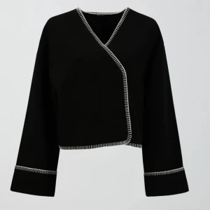 Jacka  - Säljer den super fina populära jackan från Gina Tricot då den inte kommit till någon användning 🫧