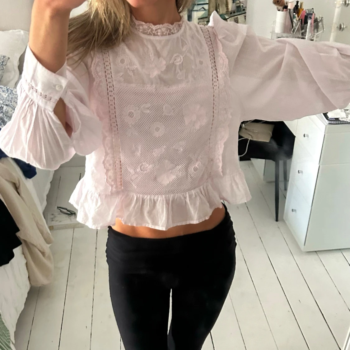 Slutsåld blus från mango - 90