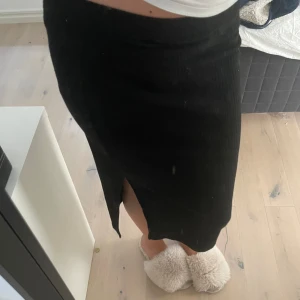 Kjol - Har inte kommit till användning och därav så är den i bra skick. Storlek L men mer som en S eller M. Skriv vid andra frågor!💓