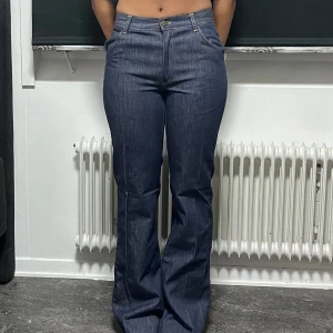 Jeans  - Säljer dessa Crown Jeans för 450 då det inte kommer till användning. Dom är helt nya och har inga defekter. Det är storlek 25.  Priset kan diskuteras🎀💗