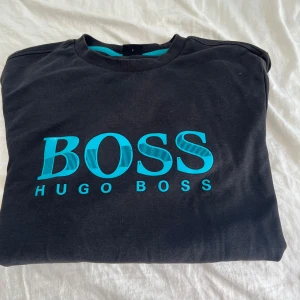 Hugo boss Sweatshirt - Säljer min hugo boss sweatshirt då den är för liten för mig, storlek S, mycket bra skick