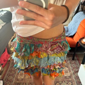 zara kjol - söt zara kjol me massa mönster, dunderskick har använt max 2 ggr. st s