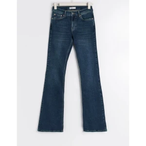 Bootcut jeans  - Säljer ett par tall bootcut jeans från Gina då dom är för stora för mig💗 fint skick 