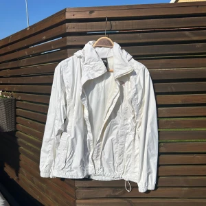 The north face jacka - Säljer då den inte kommer till användning 