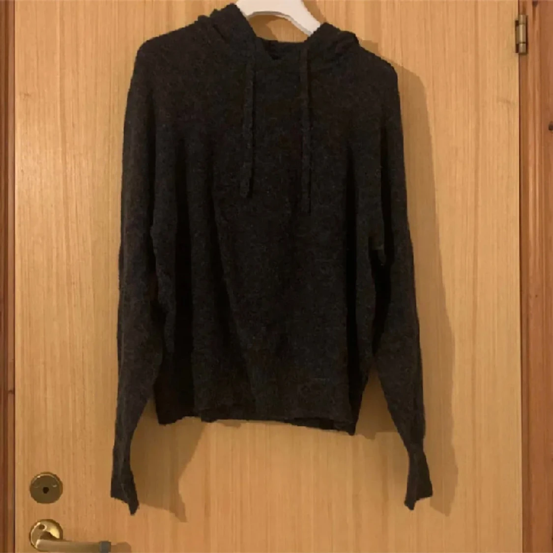 Mörkgrå hoodie från Vero Moda