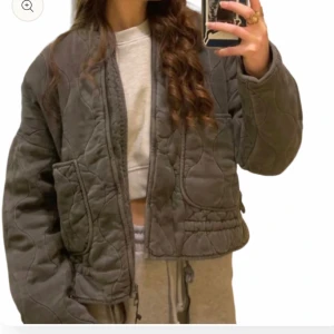 Jacka - Superfin o trendig jacka perfekt till hösten💞