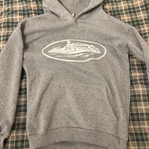 Corteiz tracksuit  - Riktigt fräsch Corteiz tracksuit, använd ett få tal gånger, skick 9/10 , 