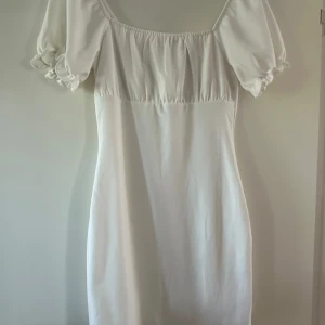 Klänning - Bra skick! Endast använd en gång