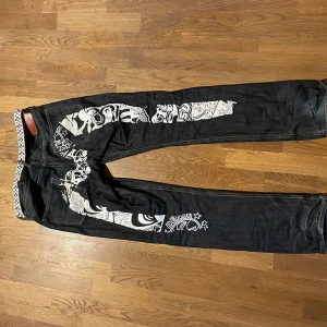 Evisu jeans - Feta jeans, sparsamt använda och Inge slitage,  Öppen för byten  Och tar byten och offers på bältet också 