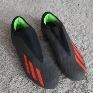 Adidas X Speedportal.3  - Säljer mina "Adidas X Speedportal. 3" då jag köpt nya. Skick 9/10 riktigt bra funkar på AG och FG. DM vid frågor.  Möts upp i Stockholm  Storlek 40 2/3
