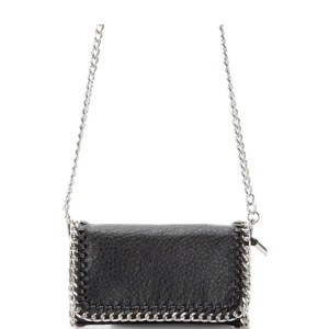 Tiamo Väska - Äkta supersnygg väska från Tiamo i superfint skick!💕 Den har endast lite rost vid kedjan, se bild 4. Det syns knappt och syns inte alls när man har den på. Säljs då den inte längre används. 