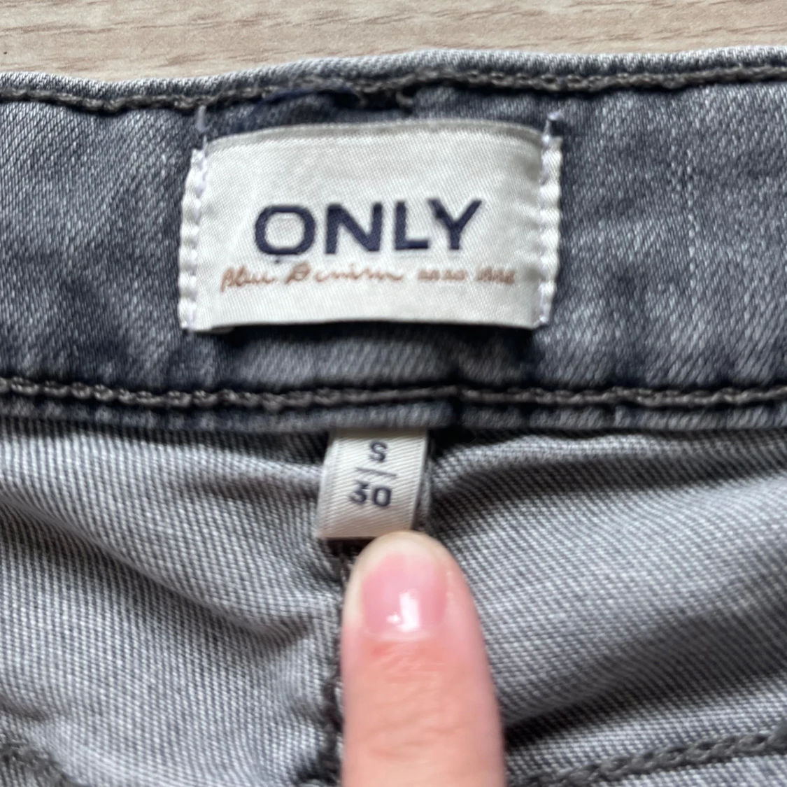 Gråa only jeans - 93
