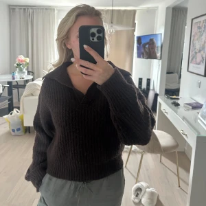 Stickad tröja  - Stickad tröja från GinaTricot. Storlek XS. Fint skick🤎