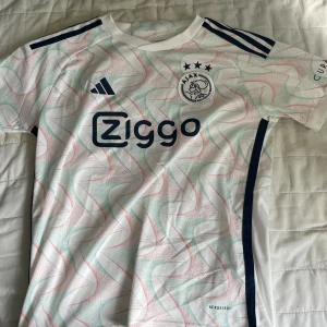 Ajax tröja - Snygg tröja 10/10 skick inga defekter