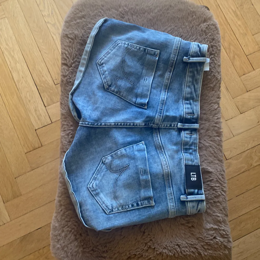 Jättefina  ltb shorts, knappt använt är i nyskick . Shorts.