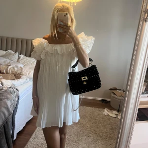 Klänning  - Säljer denna så fina klänning från zara🤩