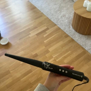 Remington locktång - Säljer min locktång från Remington, kan mötas upp i Borlänge/Falun men även fraktas med  PostNord!  Kartongen har jag tyvärr inte kvar.