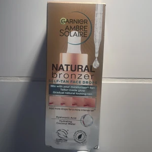 Garnier Self-Tan face drops - Helt nya, testade på handen och fick jättefin naturell bronze, håller upp till 1-2 veckor. Innehåller Hyaluronic Acid. Kommer i förpackning, original pris: 165kr💓