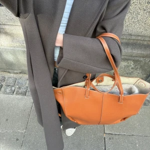 Design by si väska  - Hej, säljer min desig by si väska, använd ett få tal gånger. Inga defekter ser ut som ny