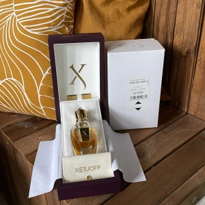 Xerjoff  - En väldigt fin doft från märket xerjoff, det är en fruktig doft med väldigt mycket mango i sig så om du gillar mango är de här doften för dig!! Hör av er vid funderingar 👌👌