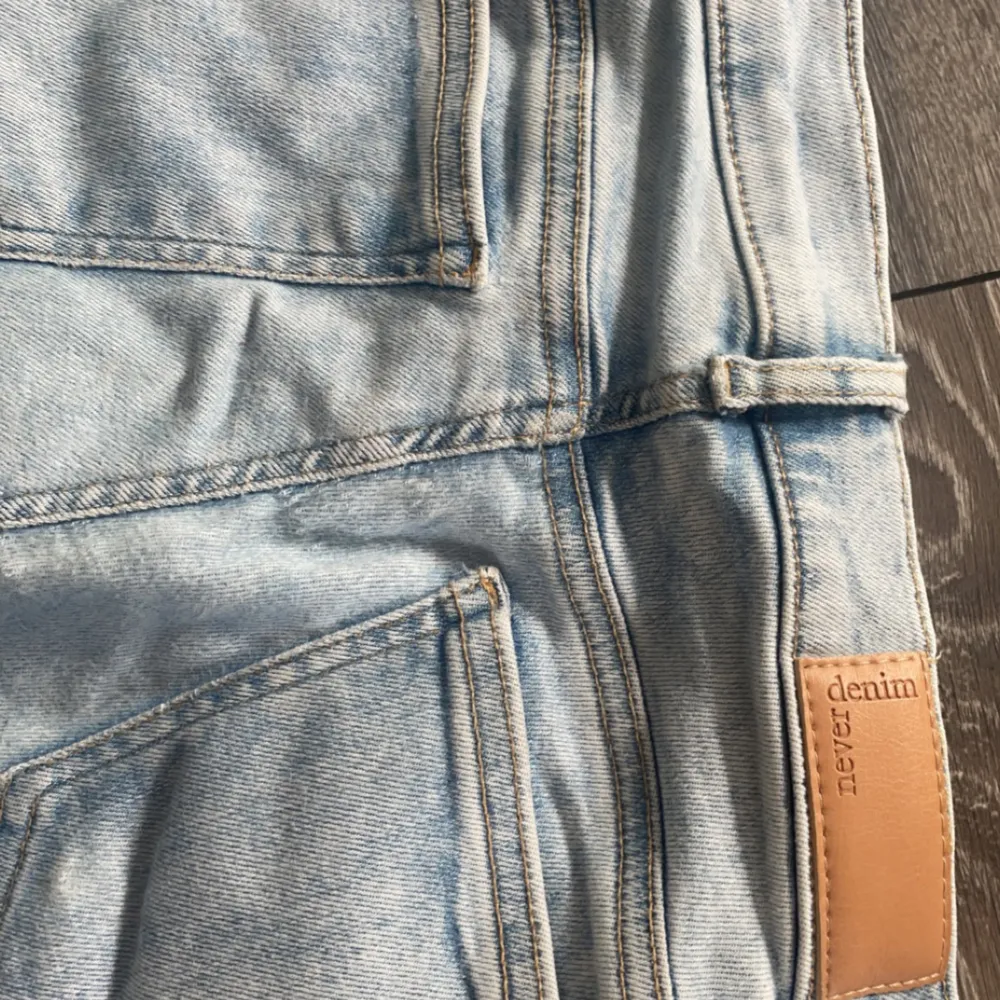 Low waist jeans från bik bok säljer för 120kr 🌟Är i storlek XS🌟. Jeans & Byxor.