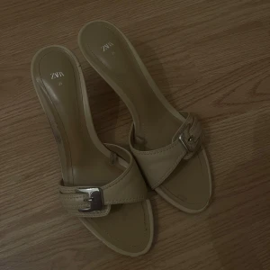 Klackar från zara - Orginalpris 699. Säljer för 300