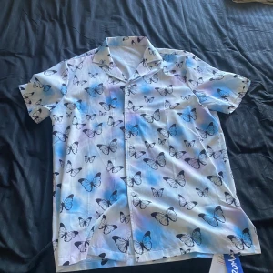 Skjorta  - Skjorta med mönster, lite oversize