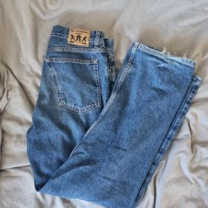 Sweet skateboard jeans - Ett osr mörkblåa sweet sktbs jeans som inte kommer till användning av mig längre men hoppas att det gör det för nån annan. Skriv vid frågor🫡