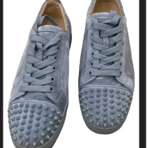 Christian Louboutin  - Säljer mina Louboutin skor storlek 43 har tröttnat på dom bra skick box kvitto kort osv medföljer 