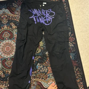 Minus two cargos Xl - Fint skick knappt andvänd fick i present men numera har jag slutat andvända den