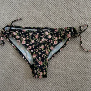 Bikiniunderdel - Från cubus