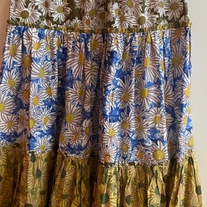 Långkjol från Zara - Oanvänd kjol med prislappen kvar. 