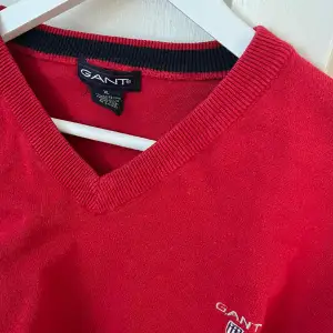 Fin röd Gant tröja i str xl som tyvärr inte kommer till användning