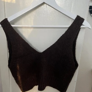 Stickad väst - Söt stickad brun väst i onesize:)