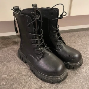 Stövlar/ boots storlek 36 - Stövlar/ boots storlek 36