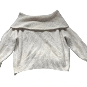 Off shoulder stickad tröja - Fin tröja i ny skick Inga defekter och nästan som ny❤️