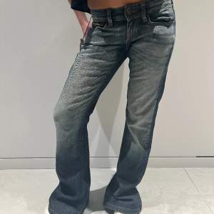 supercoola lågmidjade jeans, helt oanvända, modell 156 cm