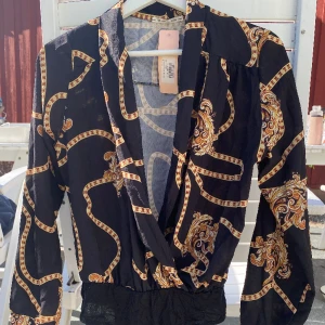 Body - Body från Boohoo i strl 8 (S), oanvänd - lapp kvar.