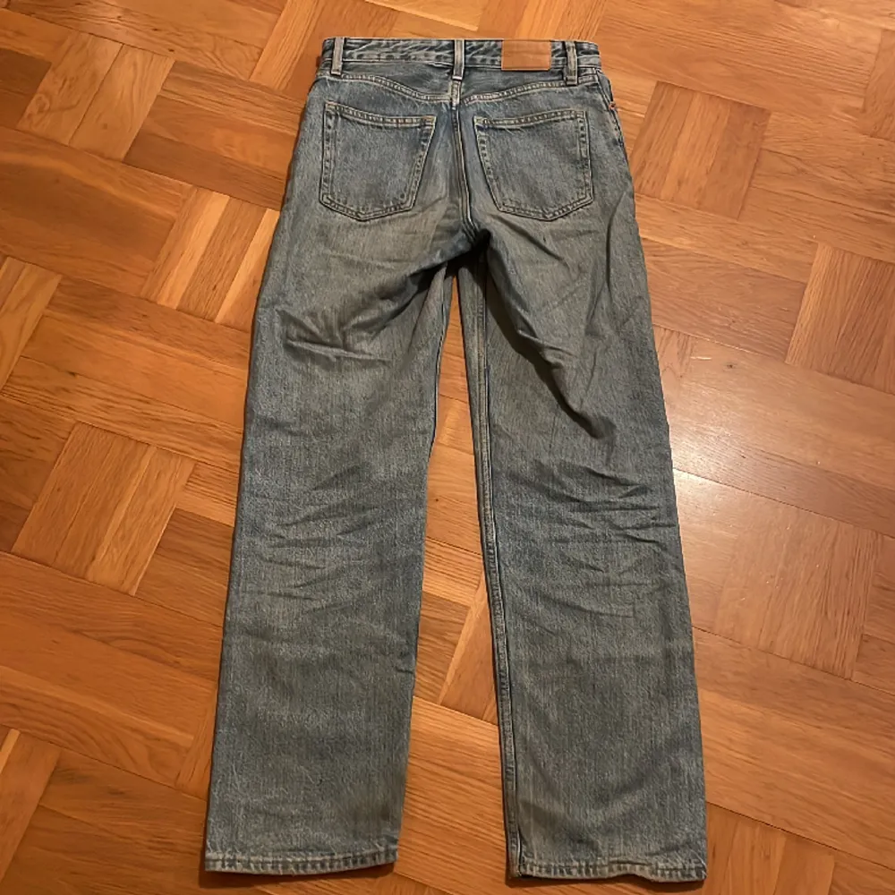 Jeans som inte längre passar, har använt några gånger men är fortfarande fräscha. . Farkut & Housut.