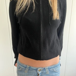 Soft goat hoodie - Har bestämt mig för att sälja min fina fina hoodie från Soft Goat! Skicket är bra, skriv privat för närmre bilder! Storlek M men passar mig som är xs/s