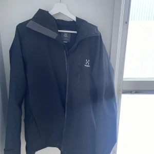 Haglöfs skidjacka - Skidjacka köpt förra vintern använd 1 gång (!). (Man)