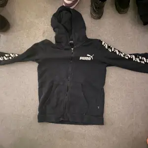Y2K zip up Puma hoodie