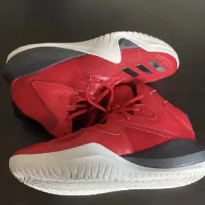 Red adidas adiprene basketskor, oanvända utan prislapp