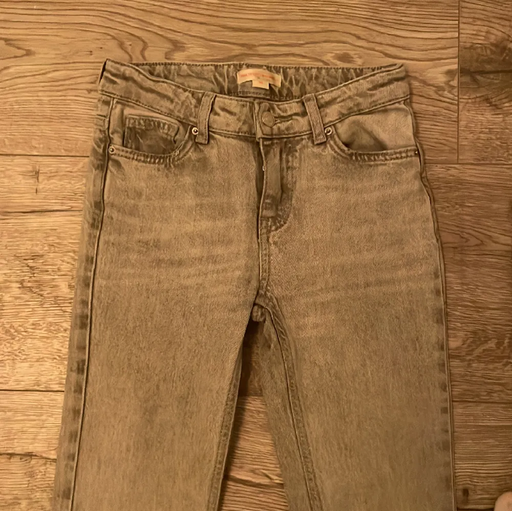 Snygga bootcut jeans som inte säljs längre från Gina! Kontakta för frågor!🫶🏼. Jeans & Byxor.