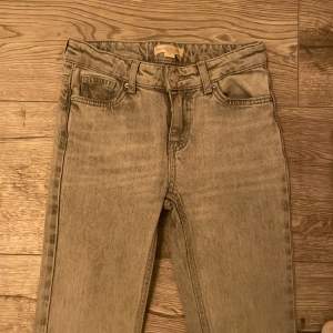 Snygga bootcut jeans som inte säljs längre från Gina! Kontakta för frågor!🫶🏼