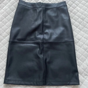 Skinnkjol - Aldrig använd. Storlek S. 150kr