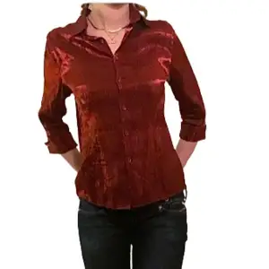 Jättefin glänsande mörkröd festskjorta i perfekt skick. Uppskattar till stl M men kan även bäras av S om man vill ha den mer baggy. Skriv i dm vid funderingar, om du vill ha fler bilder eller för prisförlslag & köp direkt via köp nu 💓